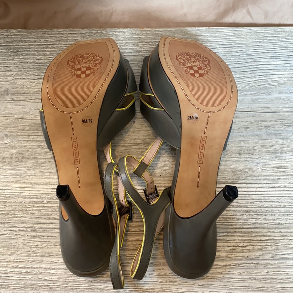 Vince Camuto Heel - Picture 3 of 3